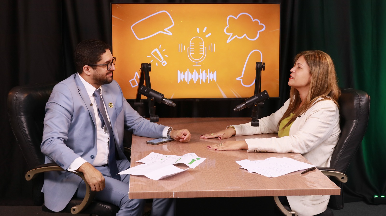 Estúdios FourLive Recebem a Gravação do 1º Episódio do Podcast “Bate-papo Crefito-14”